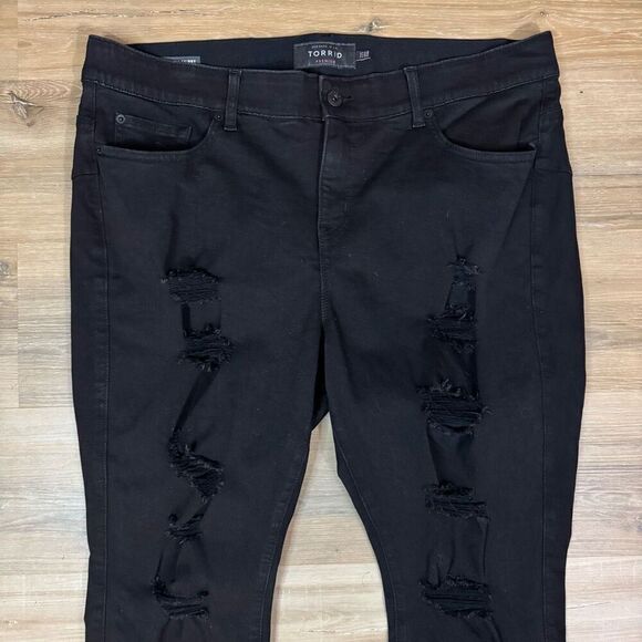 Torrid Womens 22 Short Bombshell Skinny Jeans Black Distressed Denim Punk Grunge - Picture 2 of 6